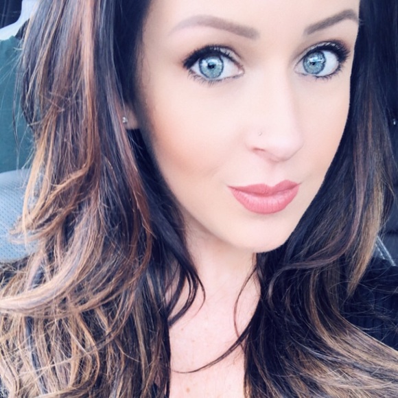 Meet your Posher, Nicole - Picture 3 of 4